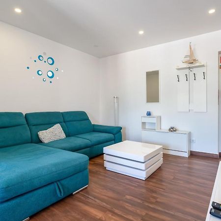 Serene Blue 1 Bdr Flat With Balcony By Lovelystay Портиман Екстериор снимка